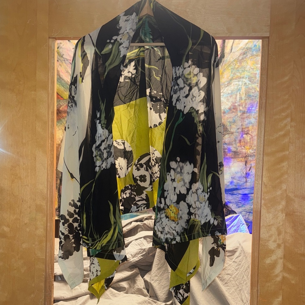 Elegant Floral Women's Cape in Black and Green